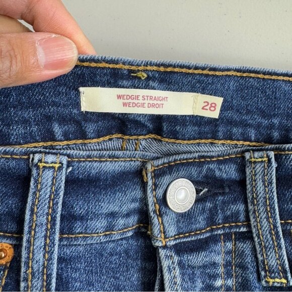 Levi's Distressed Wedgie Straight Medium Wash Jeans Size 28 - Picture 9 of 16